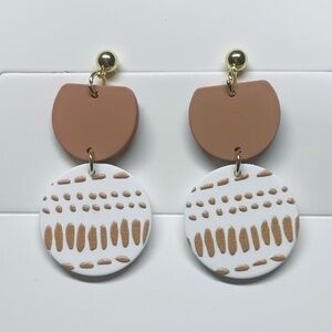 1 Pair Elegant Dangle Earrings, Contrasting Round Shapes, White & Golden Brown